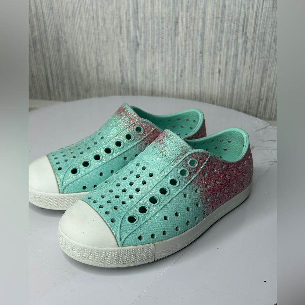 Native Kids Sneakers in Teal and Pink